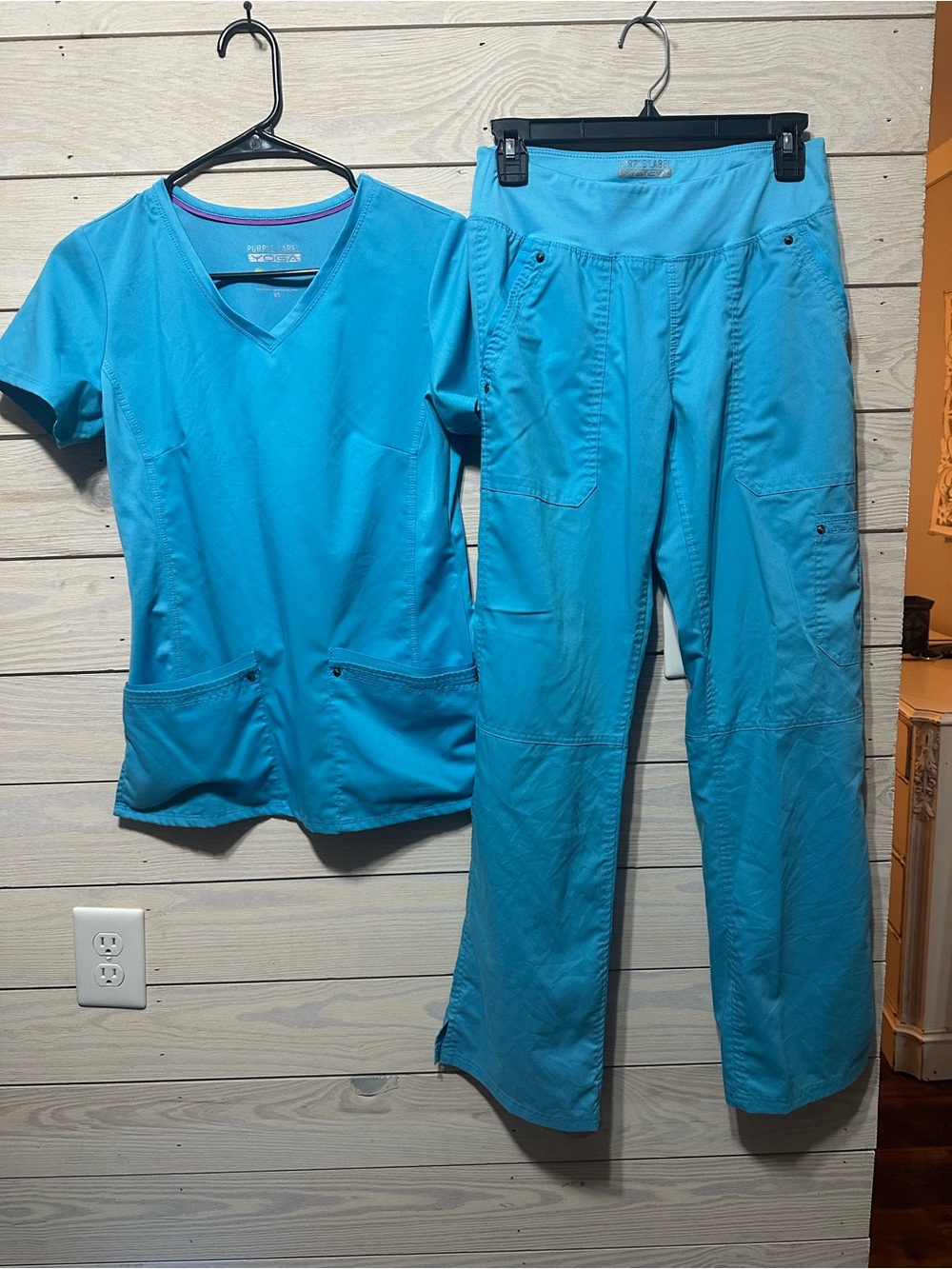 Women’s XS Healing Hands Yoga Scrub Set - Turquoise V-Neck Top & Cargo Pants